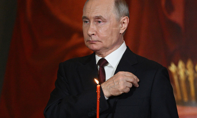 Ρωσία: Ο Βλαντιμίρ Πούτιν έδωσε το «παρών» στη λειτουργία της Ανάστασης