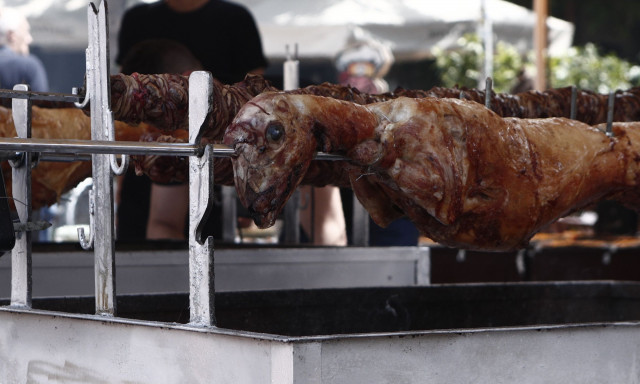 Πάσχα: Με ηλιόλουστο καιρό το ψήσιμο του οβελία - Σε ποιες περιοχές υπάρχει κίνδυνος για βροχές