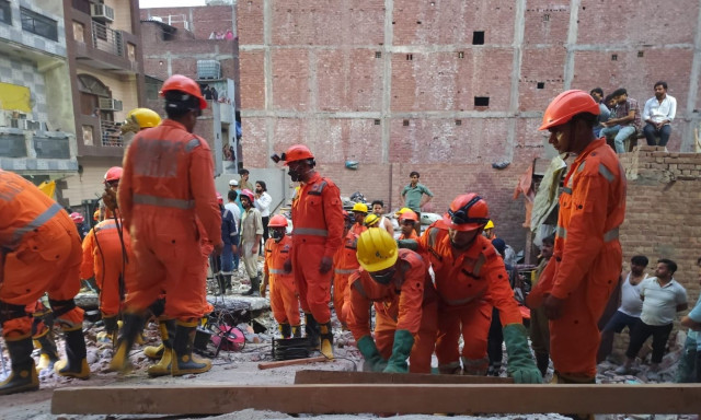 Ινδία: Πάνω από δέκα νεκροί έπειτα από κατάρρευση κτηρίου - Ανάμεσά τους και παιδιά
