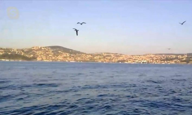 Το Πάσχα συνεχίζει να εορτάζεται στην Πόλη - Τα έθιμα και οι χοροί με φόντο τον Βόσπορο