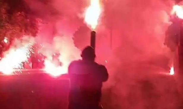 Λήμνος: Έριξαν βεγγαλικά με αυτοσχέδια «μπαζούκας» - Εκρηκτική η Ανάσταση