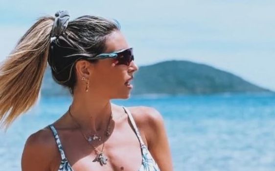 Αθηνά Οικονομάκου: Έκανε μπάνιο στο Γύθειο - Πώς πέρασε το Πάσχα με τον Μπρούνο Τσερέλα