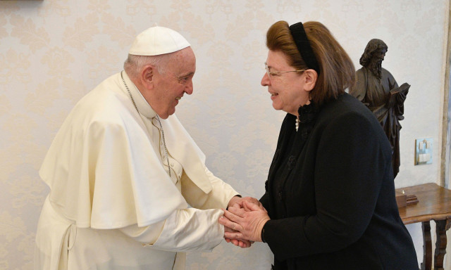 Μενδώνη για Πάπα Φραγκίσκο: Απαράγραπτη και βαριά η κληρονομιά του