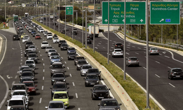 Αυξημένη κίνηση στην Αθηνών - Κορίνθου λόγω ακινητοποιημένου οχήματος