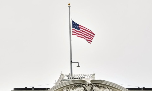 ΗΠΑ: Μεσίστιες οι σημαίες σε ένδειξη πένθους για τον πάπα Φραγκίσκο