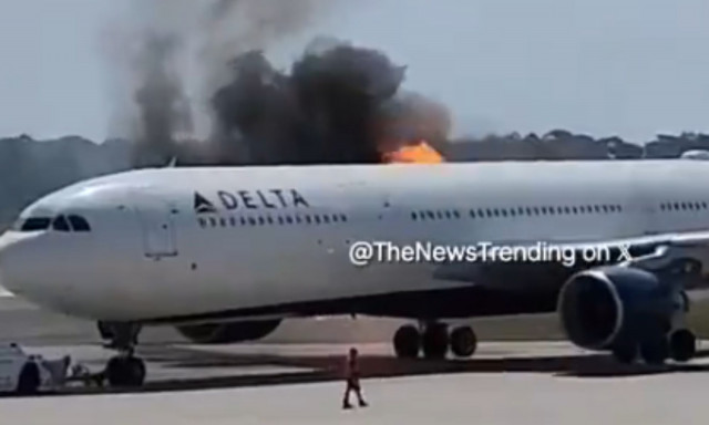 ΗΠΑ: Αεροσκάφος με 282 επιβάτες τυλίχθηκε στις φλόγες - Εκκενώθηκε στο Ορλάντο - Βίντεο