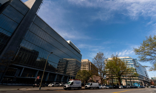 ΔΝΤ: «Τραβά» προς τα κάτω τις προβλέψεις για την παγκόσμια οικονομία λόγω των δασμών