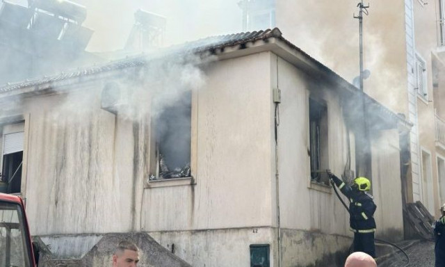 Κεφαλονιά: Πυρκαγιά έκαψε ολοσχερώς κατοικία στο Αργοστόλι - Κινδύνευσε βρέφος