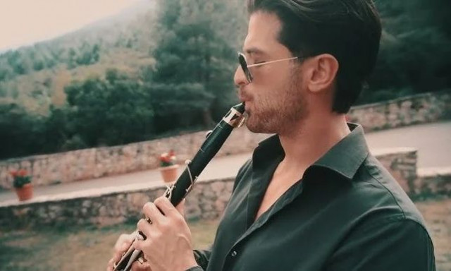 Άρης Μουγκοπέτρος: «Το δάχτυλο άνοιξε σαν μαρούλι, έβγαλε από την τσέπη του την κροτίδα»