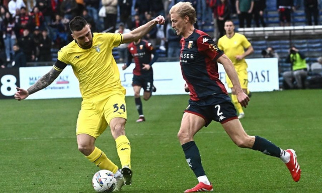 Serie A: Καπνογόνο χτύπησε στην πλάτη τον Χρήστο Μανδά - Βίντεο