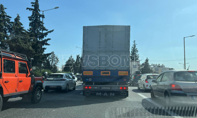 Κίνηση τώρα: Χάος στην Εθνική λόγω ακινητοποιήμενου οχήματος στο ύψος της Νέας Φιλαδέλφειας