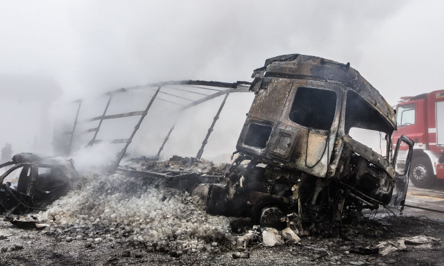 Καραμπόλα στην Εγνατία: Ανατριχιάζει η μητέρα του 34χρονου οδηγού - «Έχει πάθει σοκ»