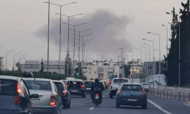 Πυρκαγιά κοντά στο εργοτάξιο του Βοτανικού - Καίγονται σκουπίδια, μήνυμα από το 112