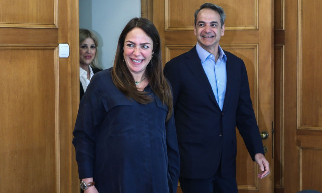 Επίσκεψη Μητσοτάκη στο υπουργείο Κοινωνικής Συνοχής και Οικογένειας - Τι είπε ο πρωθυπουργός