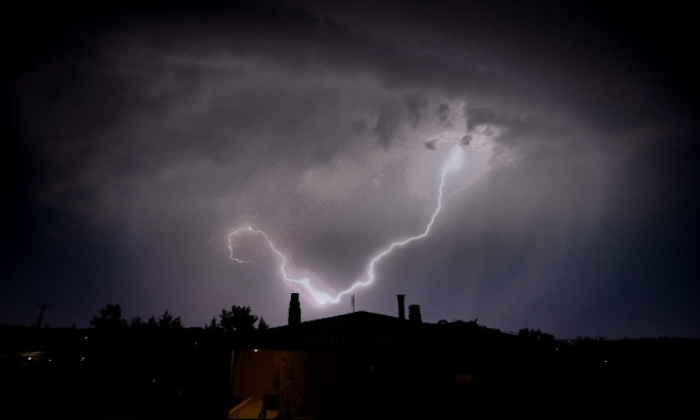 «Ασανσέρ» ο καιρός τις επόμενες μέρες – Πού θα είναι πιο έντονα τα φαινόμενα, έρχεται και κρύο