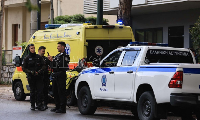 Μαφιόζικη εκτέλεση μέρα μεσημέρι στο κέντρο του Χαλανδρίου - Δείτε φωτογραφίες