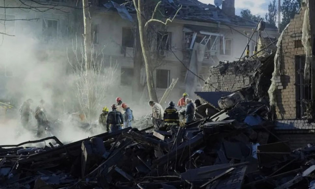 Νύχτα τρόμου στο Κίεβο με 12 νεκρούς και 90 τραυματίες - «Βλαδίμηρε ΣΤΑΜΑΤΑ» λέει ο Τραμπ