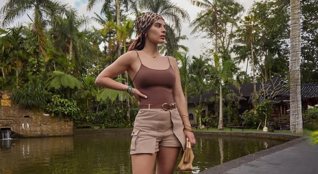 Χριστίνα Μπόμπα: «Ανέβασε» το θερμόμετρο στο Μπαλί ποζάροντας με το μαγιό της