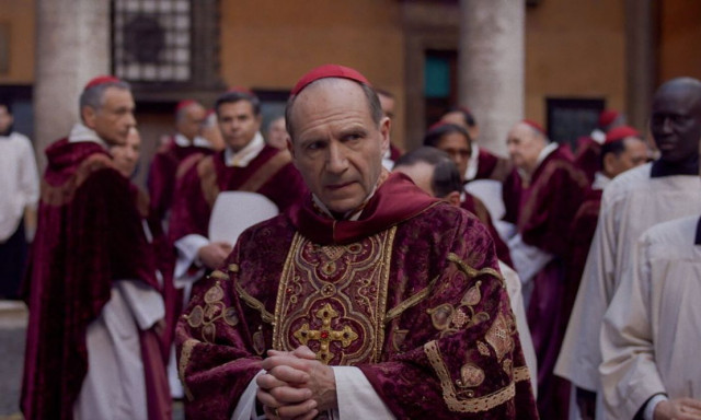 Πάπας Φραγκίσκος: Ο θάνατός του έφερε άνοδο ζήτησης για το «Κονκλάβιο» και τους «Δύο Πάπες»