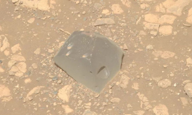 Η NASA βρήκε εντυπωσιακό βράχο στον Άρη και δεν έχει ιδέα από πού προήλθε