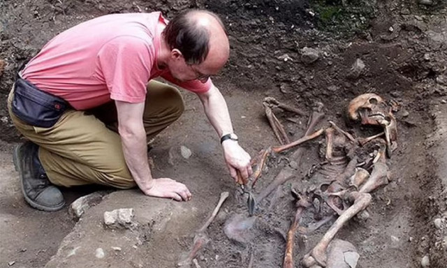 Απίστευτη αρχαιολογική ανακάλυψη:Βρέθηκε σκελετός μονομάχου που σκοτώθηκε από λιοντάρι σε αρένα