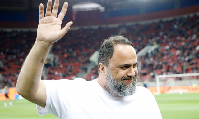 Δώρο 1.000 φανέλες της Νότιγχαμ από τον Βαγγέλη Μαρινάκη στα παιδιά της περιοχής