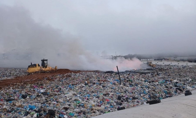 Ζάκυνθος: Βελτιωμένη η εικόνα της πυρκαγιάς στον χώρο διαχείρισης απορριμμάτων του Λίβα