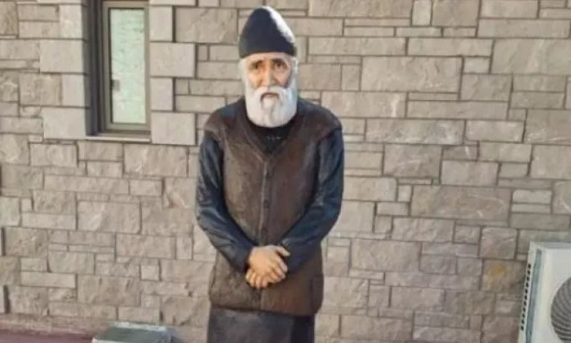 Ναύπλιο: Εντυπωσιακό ολόσωμο ομοίωμα του Αγίου Παϊσίου προσελκύει χιλιάδες πιστούς