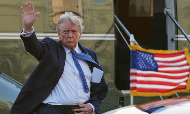 Τραμπ: Θέλει δωρέαν διελεύσεις για τα αμερικάνικα πλοία από Παναμά και Σουέζ