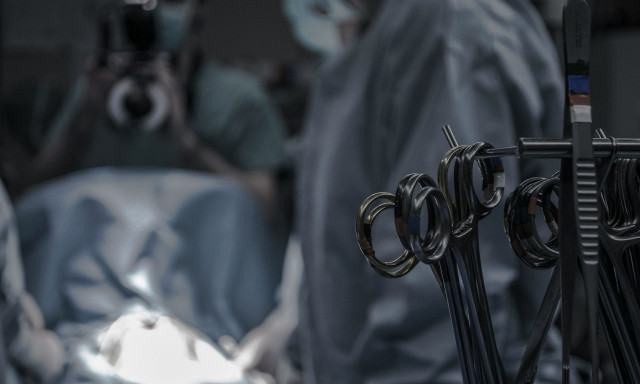 Φωτιά έπιασε ασθενής μέσα στο χειρουργείο: Τι αναφέρει η 1η ΥΠΕ - «Θα πέθαινε», λέει ο Γιαννάκος