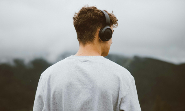 Σας κολλάνε και εσάς τραγούδια στο μυαλό και δεν ξέρετε γιατί; Η επιστήμη έχει την απάντηση