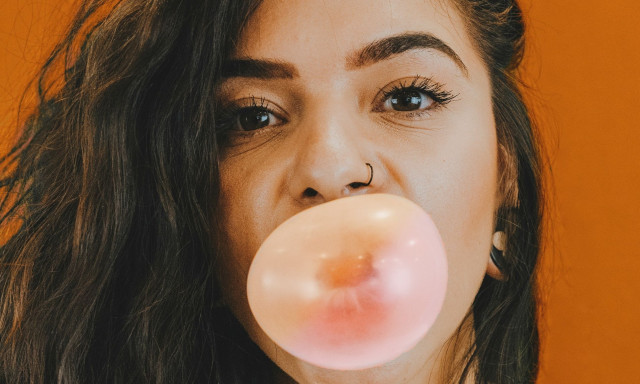 Είναι κακό να μασάμε τσίχλα όλη την ημέρα;