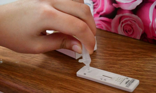 ΕΟΔΥ: Τρεις θάνατοι από COVID-19 και 2 από γρίπη την τελευταία εβδομάδα