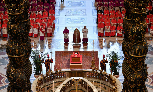 Κυριάκος Μητσοτάκης: Μαζί με τη σύζυγό του στην κηδεία του Πάπα Φραγκίσκου