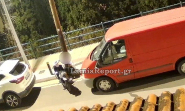 Λαμία: Μακρυχέρηδες νεαροί έκλεψαν εξαρτήματα από καινούργιο μηχανάκι – Τους κατέγραψε η κάμερα