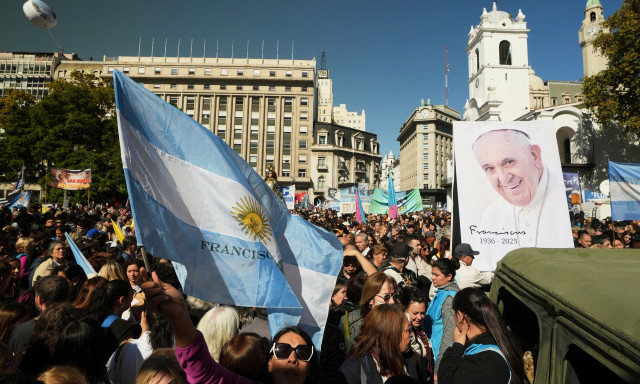 Πλήθος κόσμου τίμησε τον Πάπα Φραγκίσκο και στην Αργεντινή