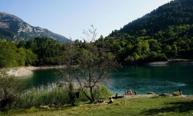 Η μαγευτική λίμνη Τσιβλού: Το φυσικό θαύμα της Αχαΐας