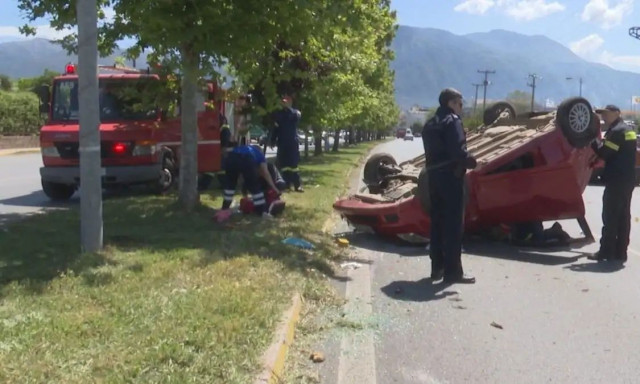Καλαμάτα: Αυτοκίνητο εξετράπη της πορείας του στη Νέα Είσοδο - Τραυματίστηκε η οδηγός