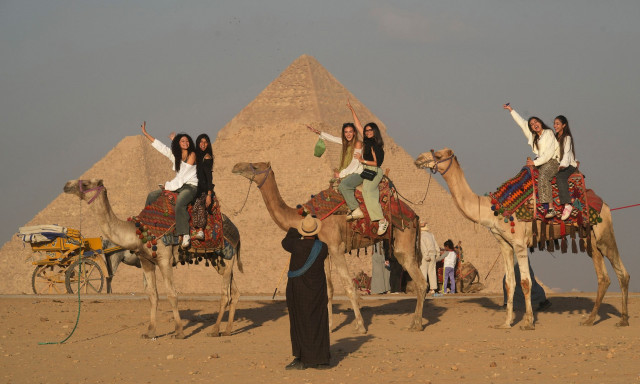 Πυραμίδα της Γκίζας: Απογοήτευση τουριστών για την πραγματικότητα ενός από τα 7 αρχαία θαύματα