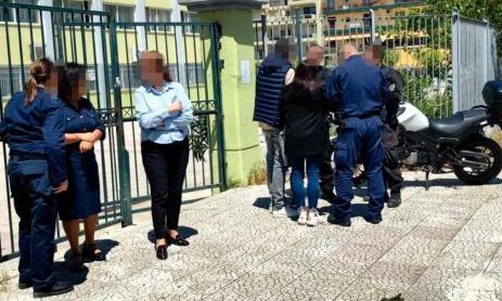 Πάτρα: Γονέας εισέβαλε σε σχολείο και άρχισε να απειλεί καθηγητές - Τον απομάκρυνε η αστυνομία