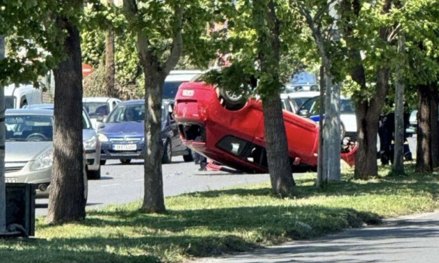 Καλαμάτα: Αυτοκίνητο προσέκρουσε σε δέντρο και αναποδογύρισε - Τραυματίστηκε η οδηγός του