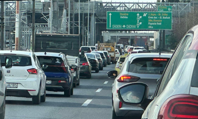 Κίνηση τώρα: Αδιανόητο μποτιλιάρισμα σε όλη την Αττική - Πάνω από 15 χλμ. στον Κηφισό!
