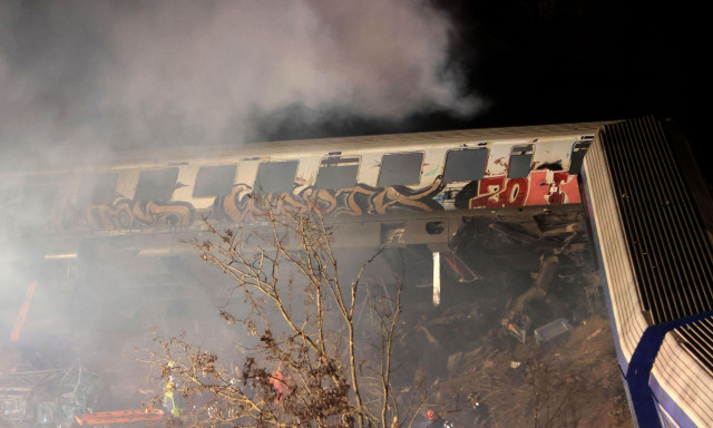 Τέμπη: Τα σημεία κλειδιά του πορίσματος Καρώνη - Στην αντεπίθεση η κυβέρνηση