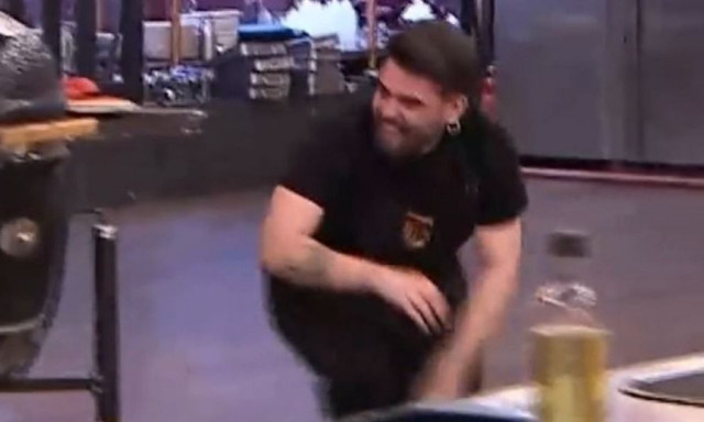 MasterChef: Η επική τούμπα του Λουκά μέσα στην κουζίνα του τηλεοπτικού διαγωνσιμού μαγειρικής