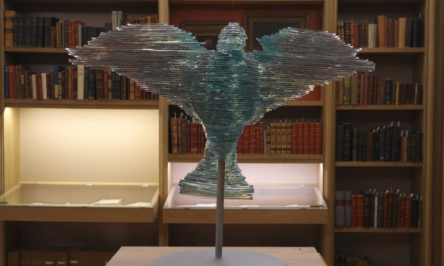 Κώστας Βαρώτσος: Παρουσιάζει την έκθεση «Η αλήθεια είναι πάντα κάποια άλλη» στην ΕΣΗΕΑ