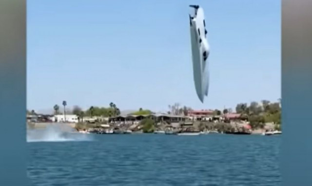 Σοκαριστικό ατύχημα σε αγώνα ταχύτητας ταχύπλοων στην Αριζόνα – Επιβίωσαν και οι δύο χειριστές