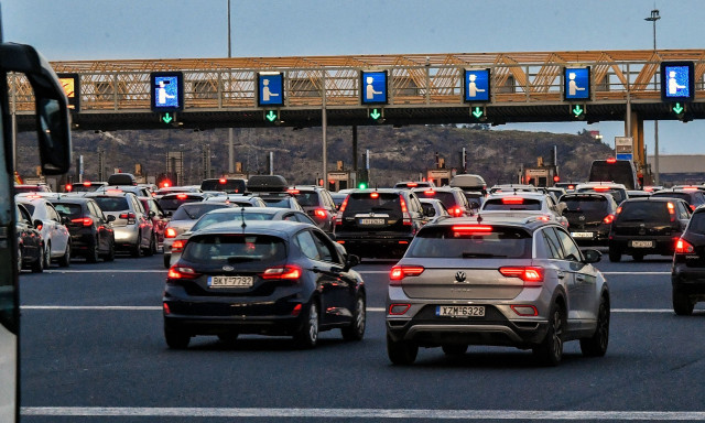 Ξεκίνησε η επιστροφή των εκδρομέων του Αγίου Πνεύματος – Αυξημένη κίνηση στα Μέγαρα