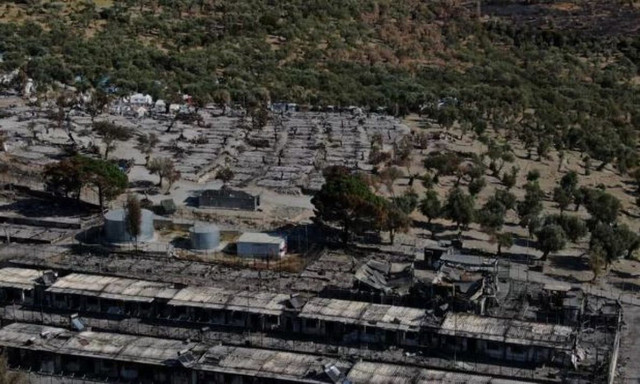 Μυτιλήνη: Καθαρίζεται η καμένη έκταση του πρώην ΚΥΤ της Μόριας