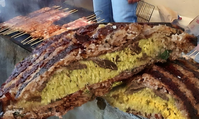 Λάρισα: Μετά τη σοκολάτα έρχεται το... μπιφτέκι Dubai - Η απίστευτη αφίσα που έφτιαξε ψητοπωλείο