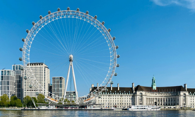 Ακινητοποιήθηκε το London Eye εγκλωβίζοντας τουρίστες στο εσωτερικό του